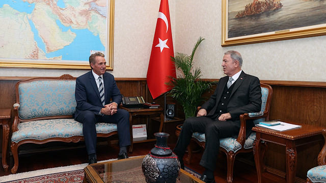 Milli Savunma Bakanı Akar, ABD'nin Ankara Büyükelçisi Jeffry Flake'i kabul etti.