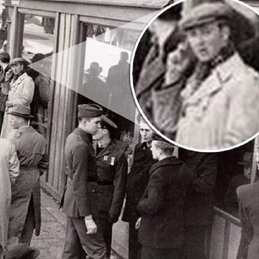 İkinci Dünya Savaşı sırasında çekilen fotoğrafta 'cep telefonu' tartışması: Bu adam bir zaman yolcusu