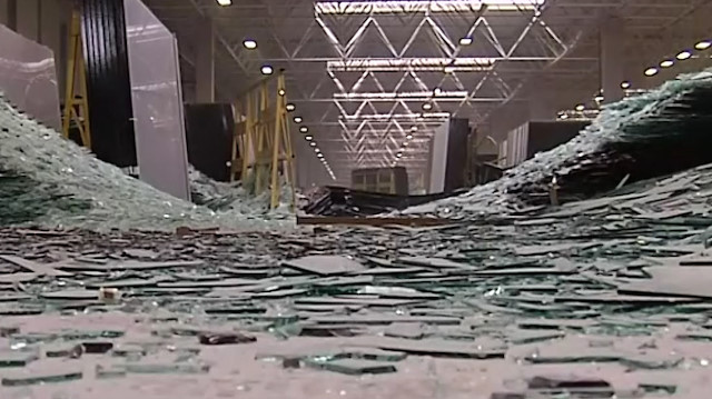 Düzce'de depremde cam fabrikasındaki birçok cam tuzla buz oldu