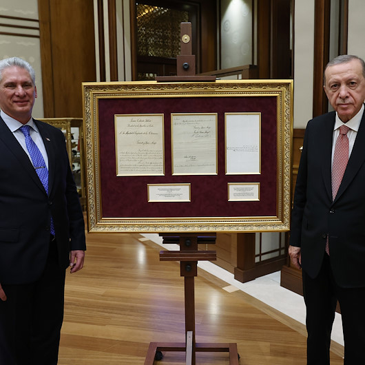 Cumhurbaşkanı Erdoğandan Küba Devlet Başkanı Bermudeze tarihi hediye