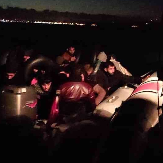 Yunanistan'a geçmek için yola çıkmışlardı: Ayvalık açıklarında 16 düzensiz göçmen yakalandı