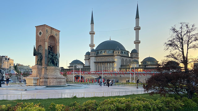 Terör saldırısından sonra Taksim'de yeni önlemler alındı