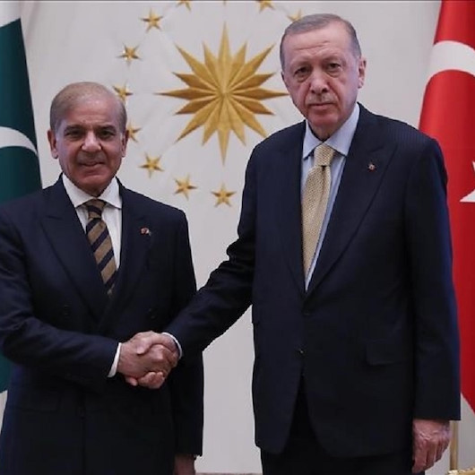 شهباز شريف يدعو تركيا للانضمام للممر الاقتصادي بين الصين وباكستان