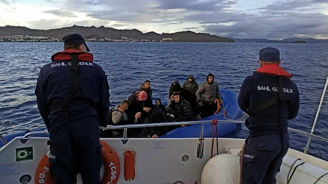 Ekipler, Yunanistan unsurları tarafından Türk kara sularına geri itilen 19 kaçak göçmeni kurtardı.