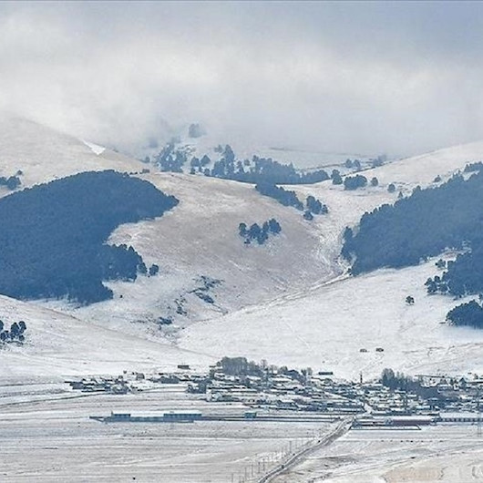 الثلوج تغطي قمم الجبال شرقي تركيا