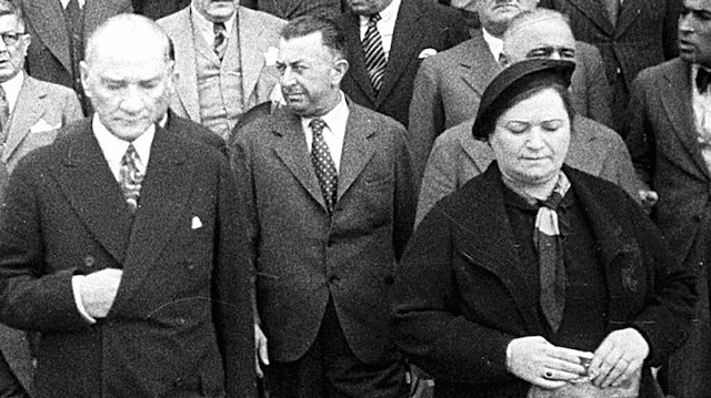 Mustafa Kemal Atatürk, Halil Nuri Yurdakul, Makbule Atadan.