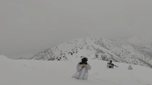 Kahraman Türk askeri terörle mücadelesini başarıyla sürdürüyor.<br><br>Yurt içi, sınır ve sınır ötesinde düzenlenen operasyonlarla teröristleri etkisiz hale getiren Mehmetçik, terörü bitirme yolunda emin adımlarla ilerliyor.