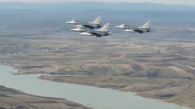Edirne'de F-16'lardan selamlama uçuşu