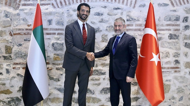إسطنبول.. وزير المالية التركي يلتقي وزير الاقتصاد الإماراتي