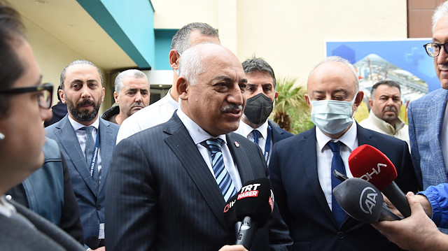 Mehmet Büyükekşi, yaralanan taraftarı hastanede ziyaret etti.