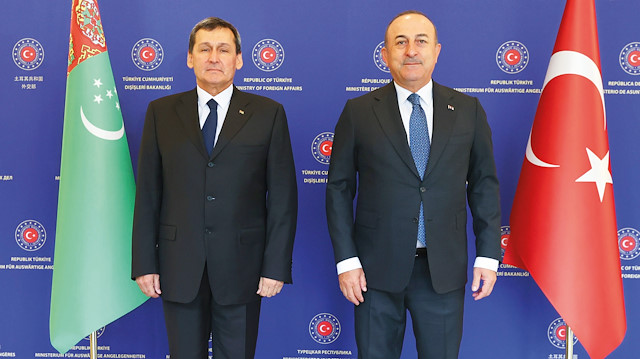 Dışişleri Bakanı Mevlüt Çavuşoğlu, Türkmenistan Dışişleri Bakanı Raşid Meredov ile bir araya geldi.