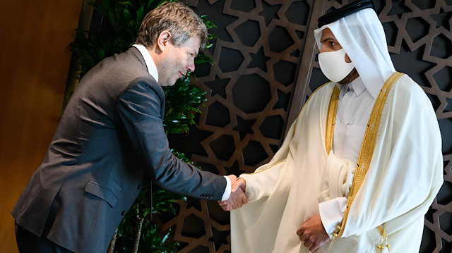 Gaz tedariğine ilişkin daha önceki görüşmelerde Almaya Ekonomi Bakanı Habeck'in Katar'a yaptığı ziyarette çekilen fotoğraf gündem olmuştu.
