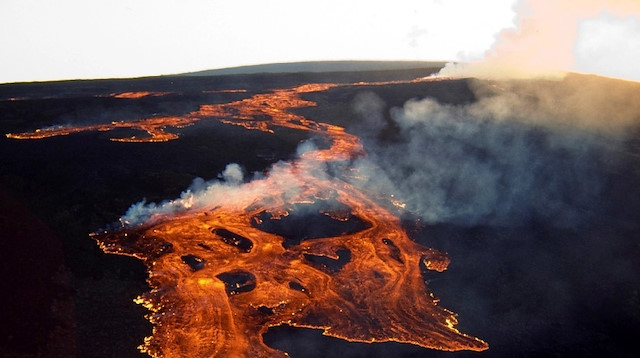 هاواي.. أكبر بركان نشط بالعالم يثور بعد 38 عاما