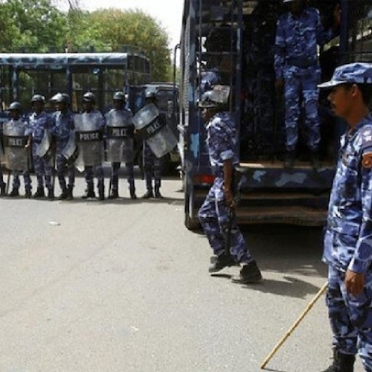 السودان.. قوات الأمن تفرق مظاهرة في محيط البرلمان