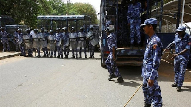 السودان.. قوات الأمن تفرق مظاهرة في محيط البرلمان