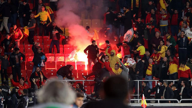 Göztepe-Altay maçı çıkan olaylar nedeniyle yarıda kalmıştı