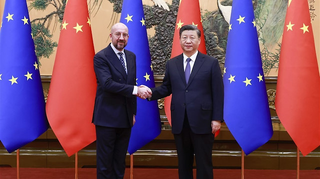 Xi Jinping ve Cherles Michel