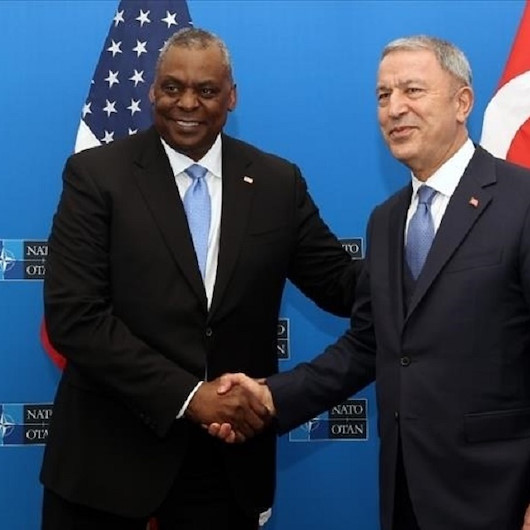 وزيرا الدفاع التركي والأمريكي يبحثان قضايا ثنائية وإقليمية