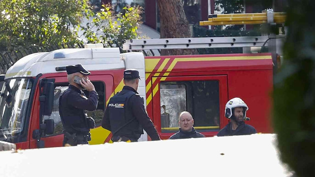 Ukrayna'nın Madrid Büyükelçiliği'ne dün gönderilen zarfın açılması sonrası meydana gelen patlamada büyükelçilik görevlisi hafif yaralanmıştı.