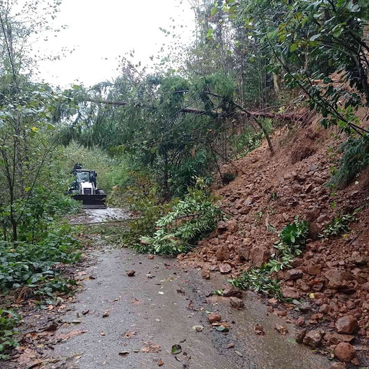 Rize’de kapanan köy yolları için çalışmalar sürüyor