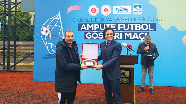 3 Aralık Dünya Engelliler Günü kapsamında İstanbul Anadolu Adliyesi ve Pendik Belediyesi ortaklığında Engelliler gününe dikkat çekmek için futbol maçı düzenlendi.