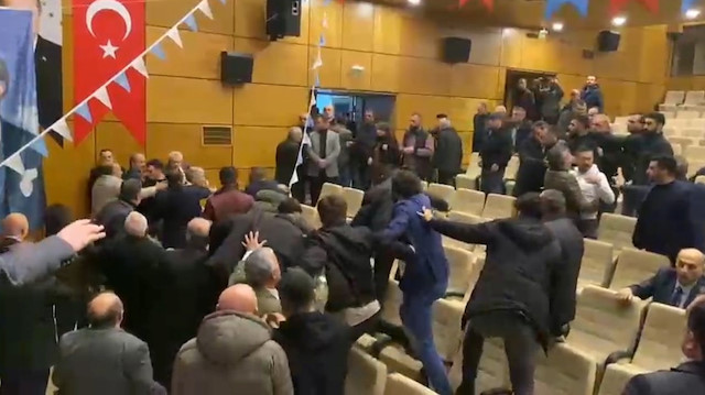 ​İYİ Parti'nin Rize kongresinde kavga.