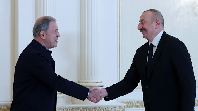 Azerbaycan Cumhurbaşkanı İlham Aliyev ve Milli Savunma Bakanı Hulusi Akar.