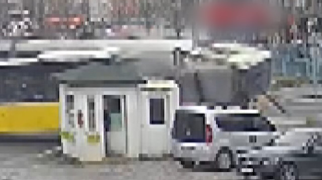 Alibeyköy'de İETT otobüsü ile tramvayın çarpıştığı kaza kamerada