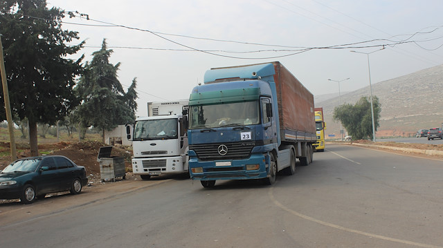 عبر تركيا.. 37 شاحنة مساعدات أممية تدخل إدلب السورية