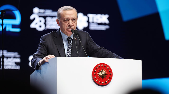 Cumhurbaşkanı Erdoğan: Çalışanlarımızın haklarını hukuklarını ve refahlarını ne kadar iyi korursak ortak hedeflerimize o derece hızlı ulaşabiliriz