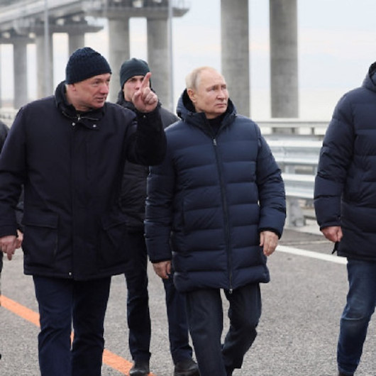 Putin'den Kırım Köprüsü'nde gövde gösterisi: Üzerinde araç kullandı
