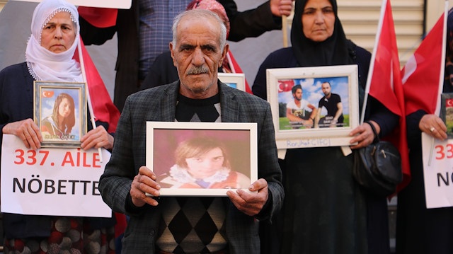 Diyarbakır HDP İl Başkanlığı önünde aileler nöbet tutmaya devam ediyor.