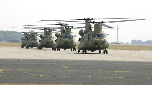 Chinook tipi ağır nakliye helikopteri 