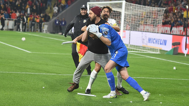 Göztepe-Altay maçında istenmeyen olaylar yaşanmıştı.