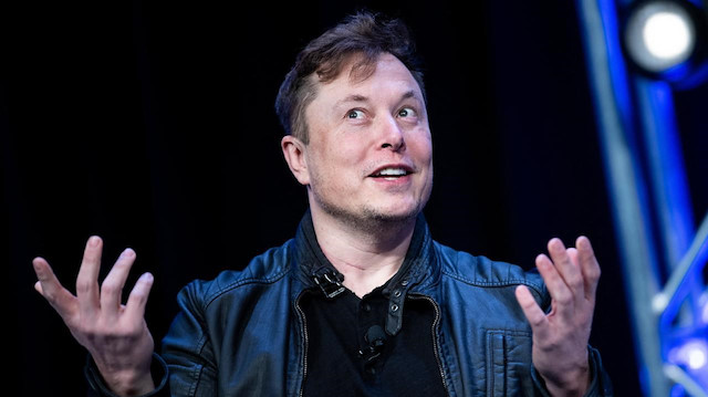 Elon Musk, Tesla'daki CEO görevini bırakıyor