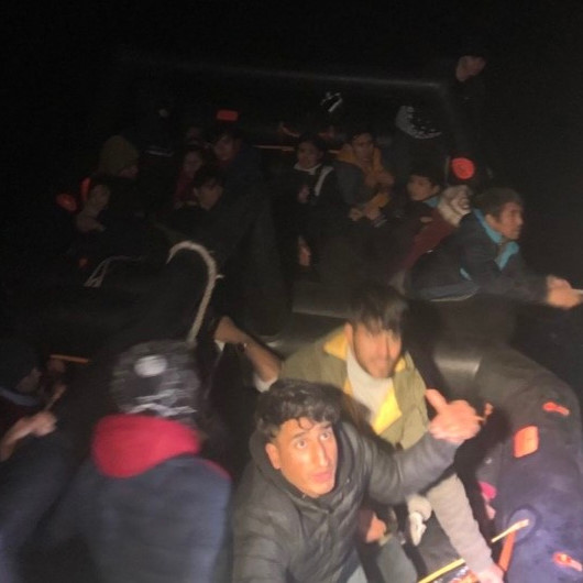Ölüme terk edilen 34 kaçak göçmen kurtarıldı
