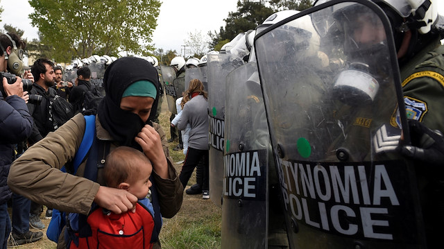 Yunan Polisi'nden göçmenlere şiddet