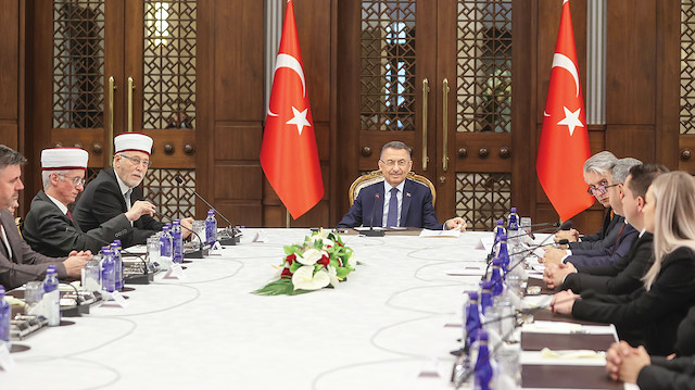 Cumhurbaşkanı Yardımcısı Fuat Oktay ve Batı Trakya Türkleri  Danışma Kurulu üyeleri, Cumhurbaşkanlığı Külliyesi'nde görüştü.