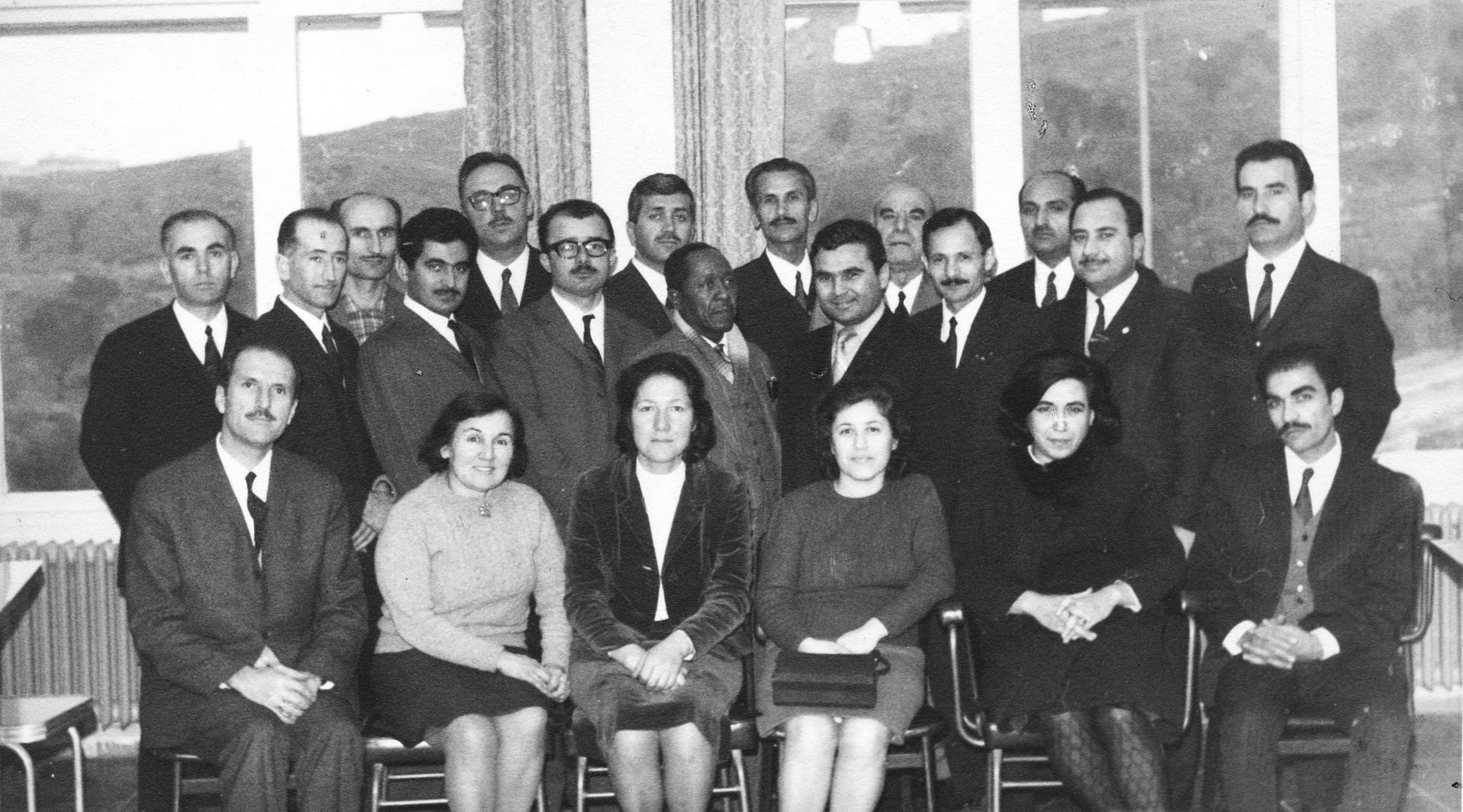 İzmir Yüksek İslam Enstitüsü’nde nöğretmen arkadaşları ile birlikte.
