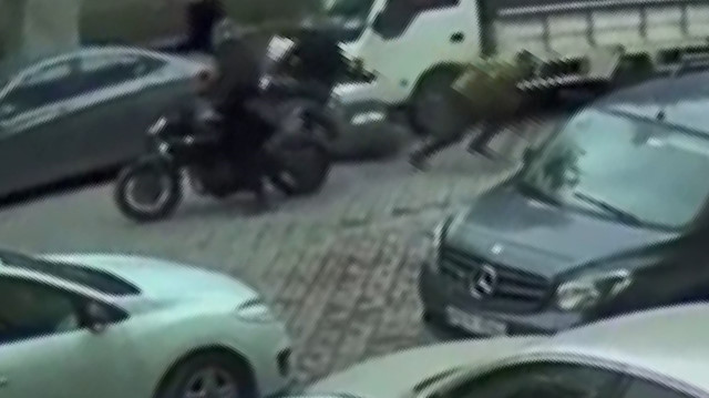Zeytinburnu'nda para taşıyan motokuryeye ateş edip gasbetmeye çalıştılar