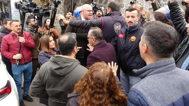 HDP’li Hişyar Özsoy polislere tehditler savurdu.