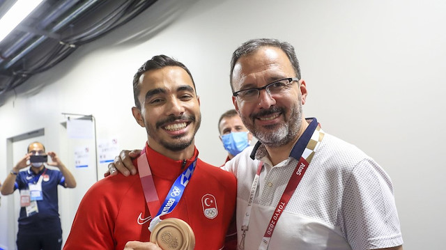 Bakan Kasapoğlu ve milli jimnastikçi Ferhat Arıcan