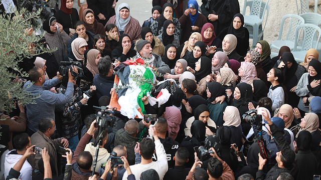 Filistinli Cena Zekarine için Cenin kentinde cenaze töreni düzenlendi.
