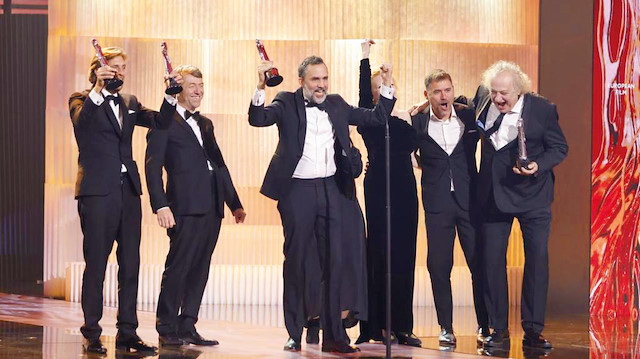 “Hüzün Üçgeni” filmi, “35. Avrupa Film Ödülleri”nde dört ödüle layık görüldü.