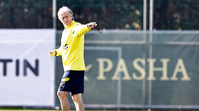 Jorge Jesus'un çalıştırdığı Fenerbahçe ligde zirvede yer alıyor.