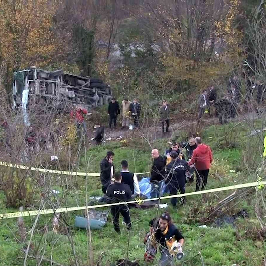 Zonguldak'ta öğrencileri taşıyan otobüs devrildi: Bir ölü, 19 yaralı
