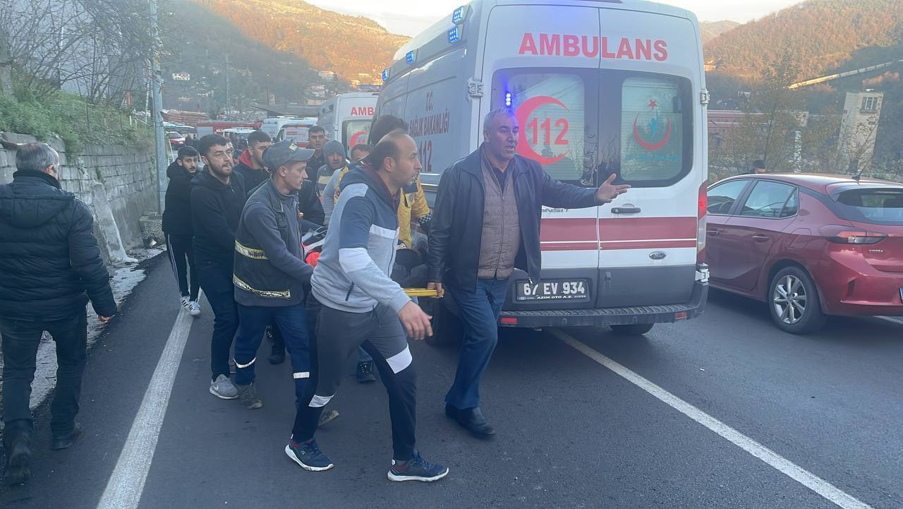 Zonguldak'ta öğrencileri taşıyan otobüs devrildi: Bir ölü, 19 yaralı - Yeni  Şafak