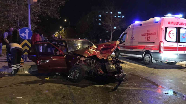  Kaza ihbarı üzerine olay yerine sağlık, itfaiye ve polis ekipleri sevk edildi.