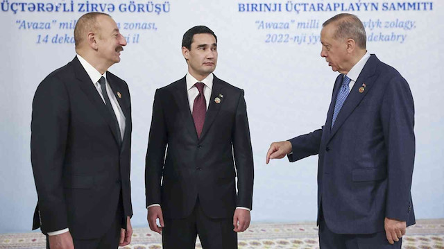 Cumhurbaşkanı Recep Tayyip Erdoğan, Azerbaycan Cumhurbaşkanı İlham Aliyev ve Türkmenistan Devlet Başkanı Serdar Berdimuhamedov.