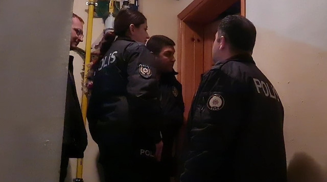 İznik İlçe Emniyet Müdürlüğü ekipleri, ev sahibi T.B'yi ifadesini almak üzere polis merkezine götürdü.